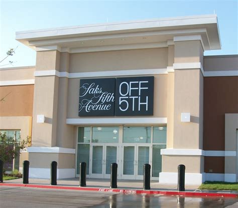 saks off fifth outlet